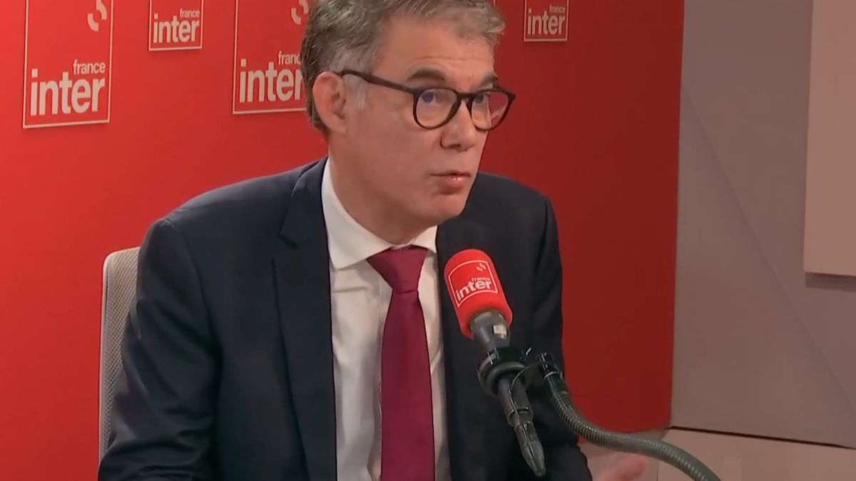Olivier Faure lors d'une interview sur le budget