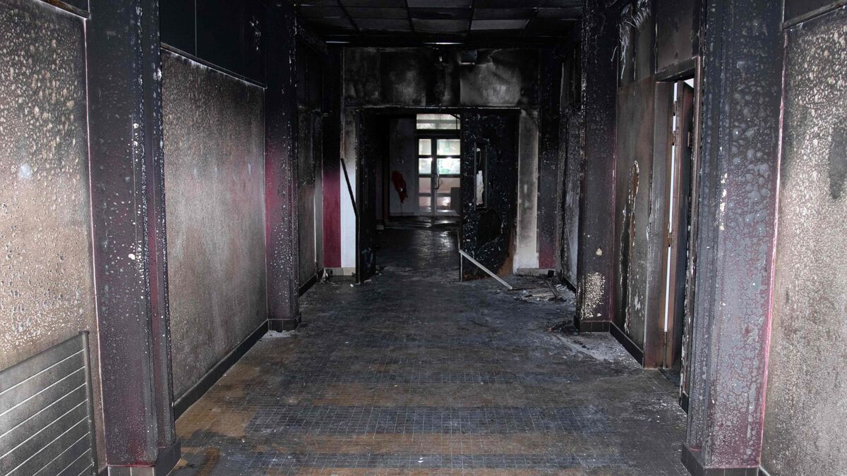 Vue des dégâts au collège Champollion après l’incendie