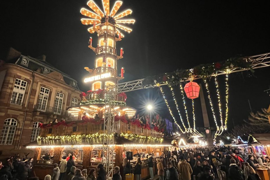 Allées du marché de Noël de Strasbourg en 2025