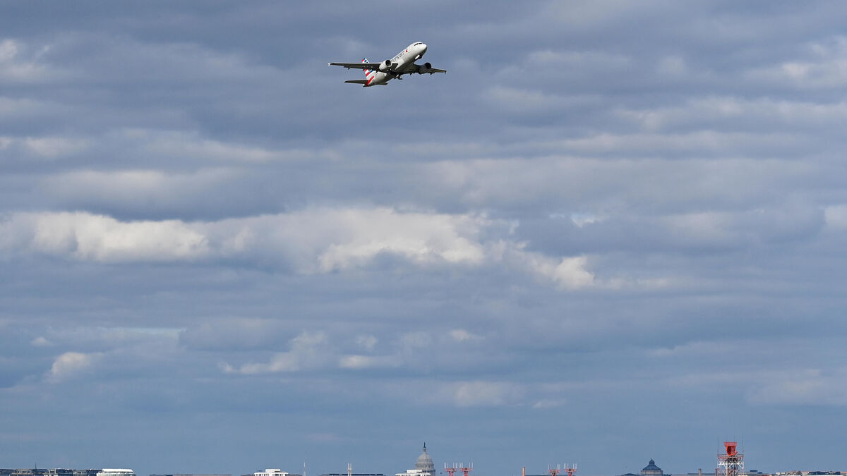 Ex-agent de bord déguisé en pilote pendant des années