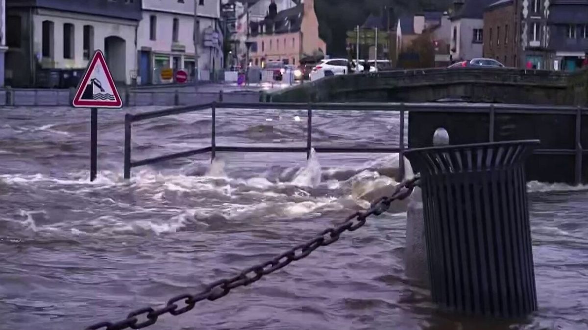 Routes inondées dans le centre de Quimperlé, Bretagne