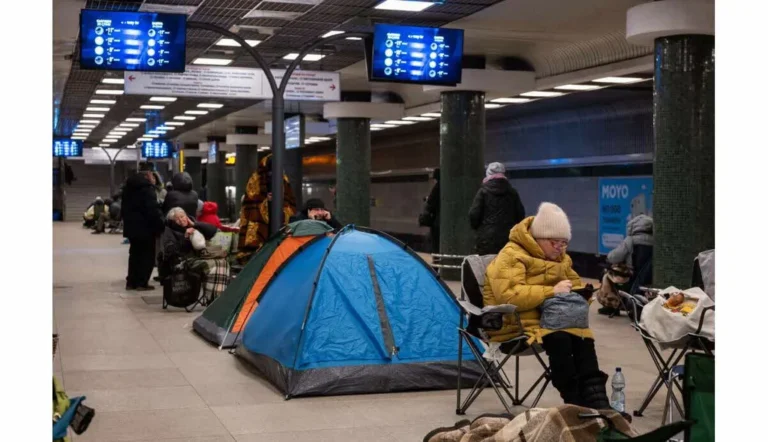 Immeubles sans chauffage à Kiev après une nouvelle attaque russe