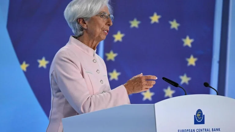 Christine Lagarde, la présidente de la BCE, perçoit 50 % de plus que son salaire déclaré