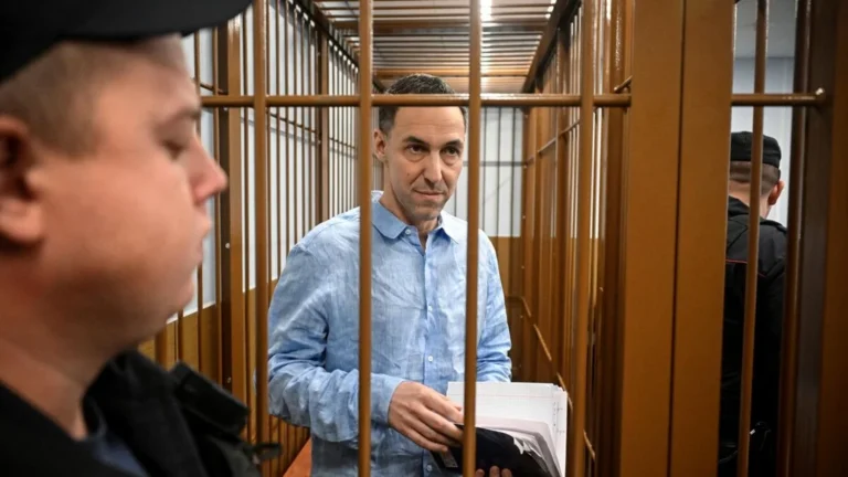 Libération du chercheur français Laurent Vinatier en échange d’un basketteur russe