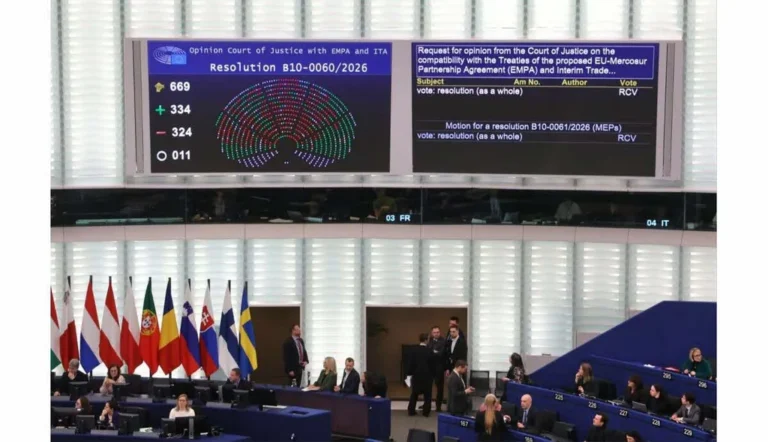 Mercosur: le Parlement saisit la CJUE et les agriculteurs à Strasbourg