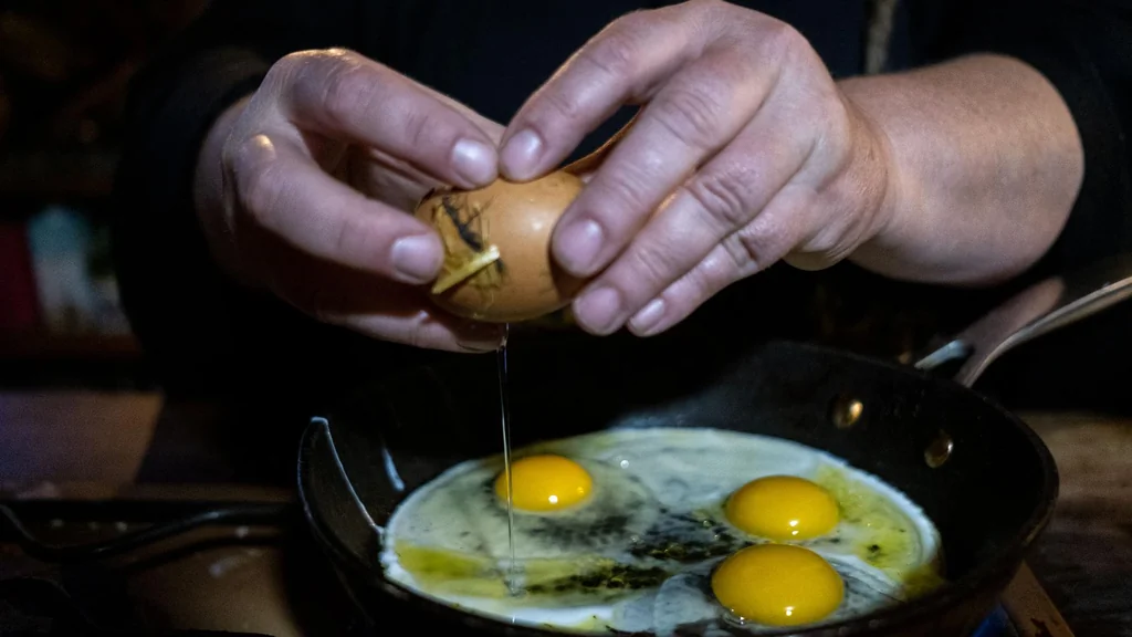 Crise d'œufs : la demande explose, alimentée par l'obsession protéinée