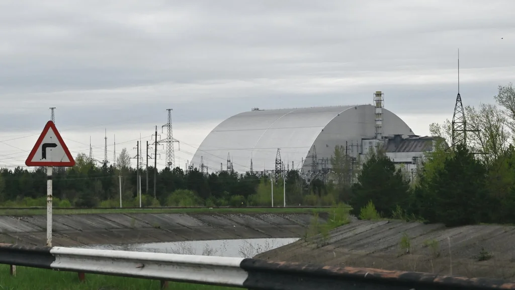 Perte d’alimentation à Tchernobyl: l’AIEA suit la situation