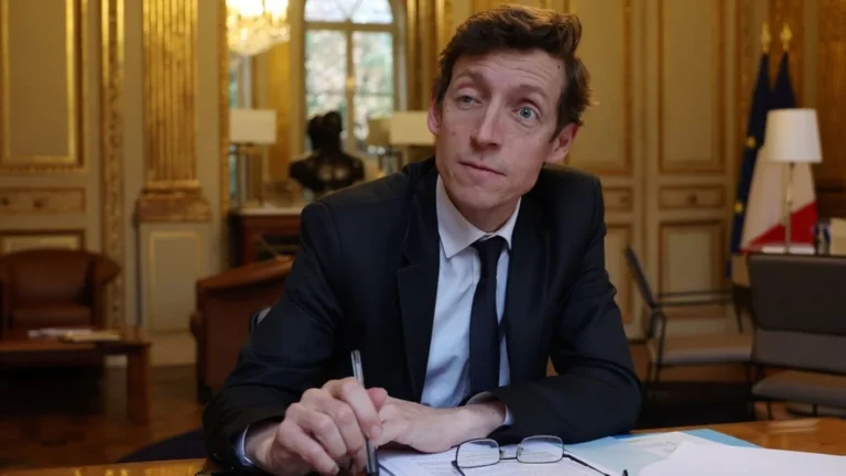 Portables interdits au lycée : dérogations possibles selon le ministre