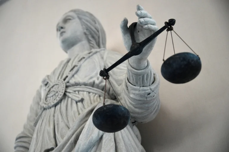 Procès à Vendée pour l'assassinat du père Maire