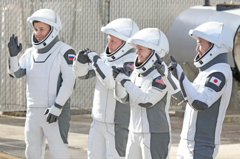Retour sur Terre des astronautes Crew-11 après évacuation médicale