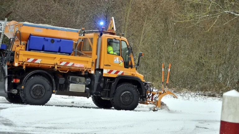 Sept départements en vigilance orange neige-verglas lundi