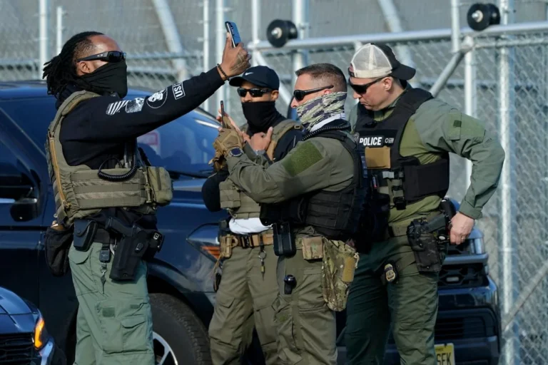 Utilisation de la reconnaissance faciale mobile par ICE pour accélérer les arrestations