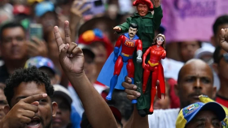 Venezuela : Manifestations massives en soutien à Nicolás Maduro à Caracas