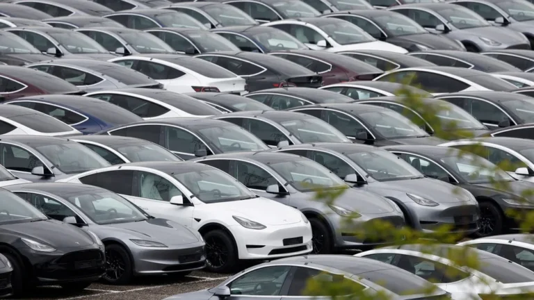 Voitures électriques : BYD dépasse Tesla en 2025 et devient le leader mondial