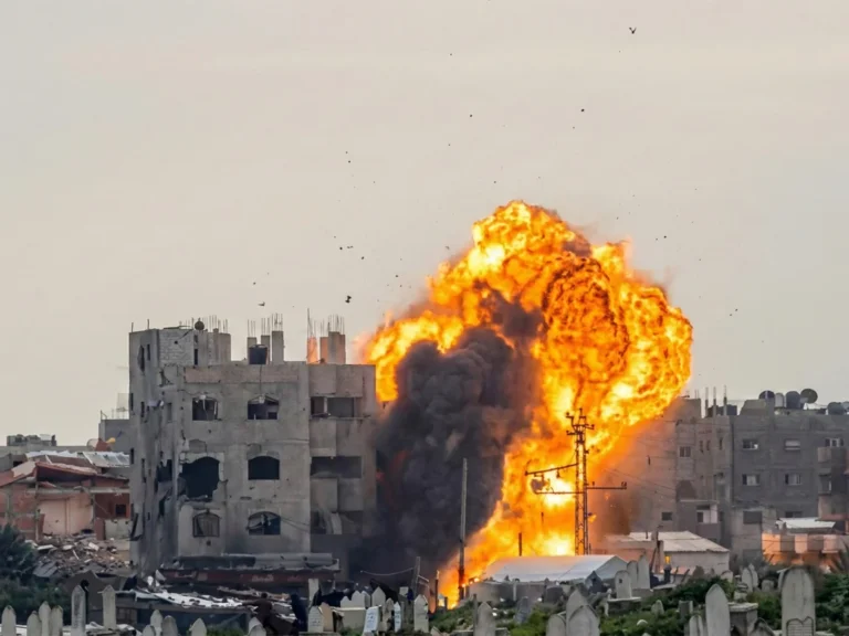 Gaza : Israël évacue des immeubles avant de les bombarder
