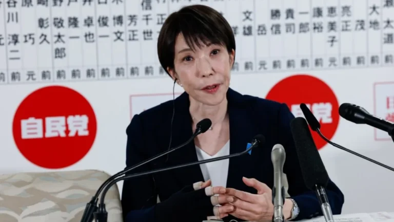 Japon : Takaichi promet une baisse d'impôts après victoire historique