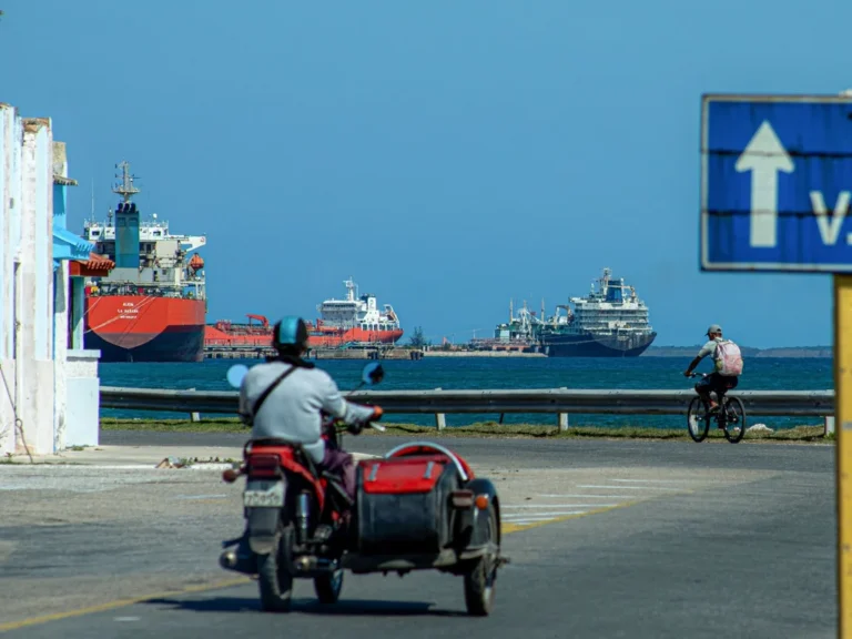 Les États-Unis autorisent la revente de pétrole vénézuélien à Cuba