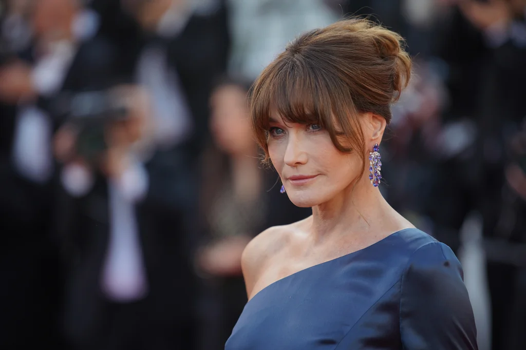 Ménopause et poids : l’étrange habitude de Carla Bruni pour éviter de grossir