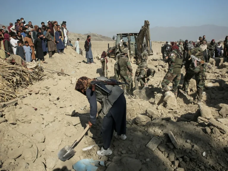 Pakistan: frappes en Afghanistan et l'enjeu Inde-Taliban