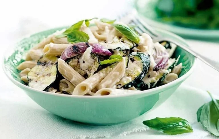 Penne aux courgettes, ricotta et parmesan végétarien