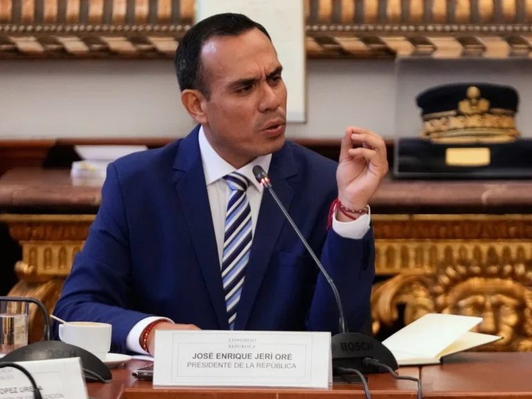 Pérou : débat sur la destitution du président José Jeri après 4 mois