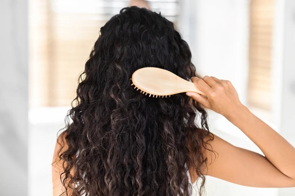 Routine et produits incontournables pour sublimer vos cheveux bouclés et ondulés