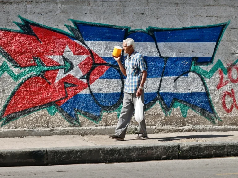 Trump espère un accord avec Cuba, le Mexique annonce une aide