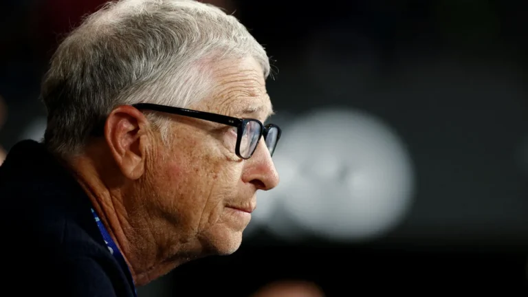 Bill Gates regrette ses rencontres avec Jeffrey Epstein : révélations et démentis