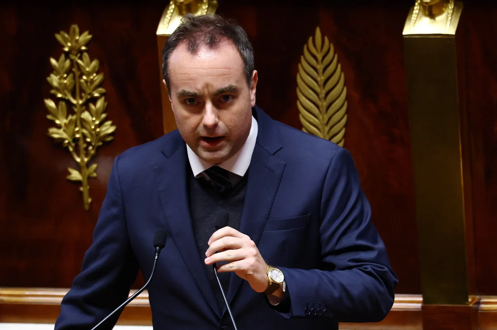 Budget 2026: Lecornu confronté à deux motions de censure