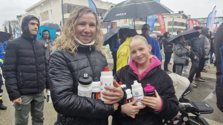 Course cycliste à Alès : malgré la pluie, les spectateurs au rendez-vous