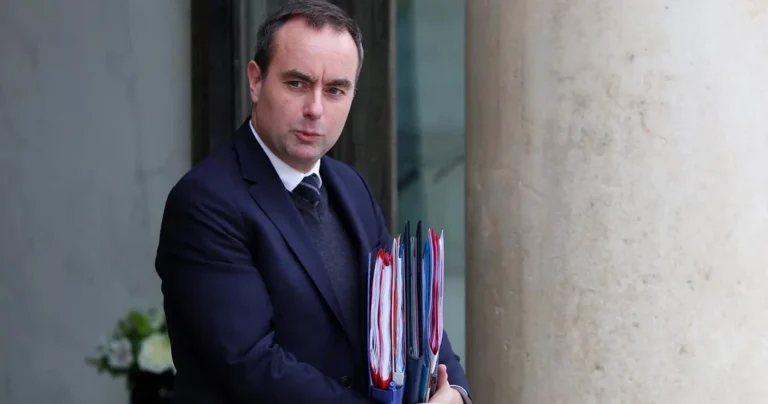 Sébastien Lecornu signe deux décrets pour réformer l'Aide médicale d'État