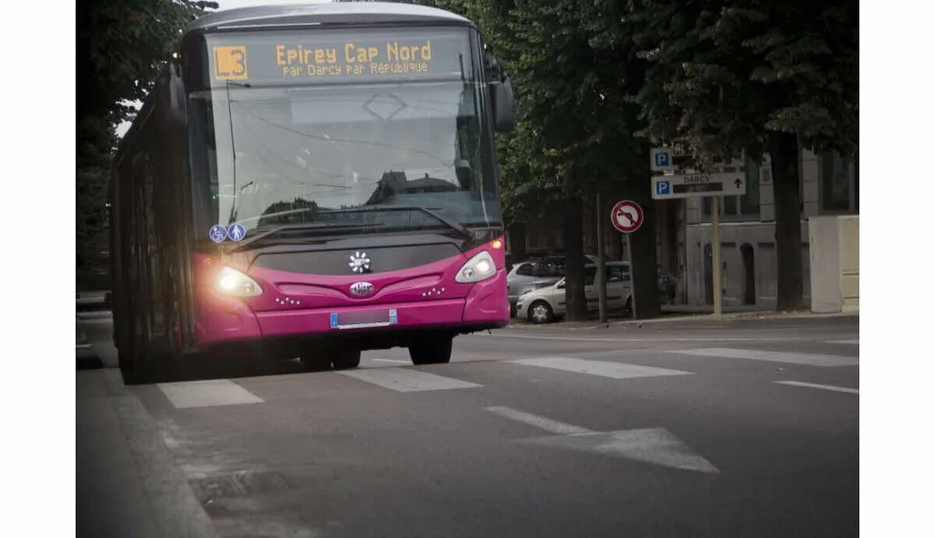 Dijon: conductrice de bus agressée et détournement du véhicule