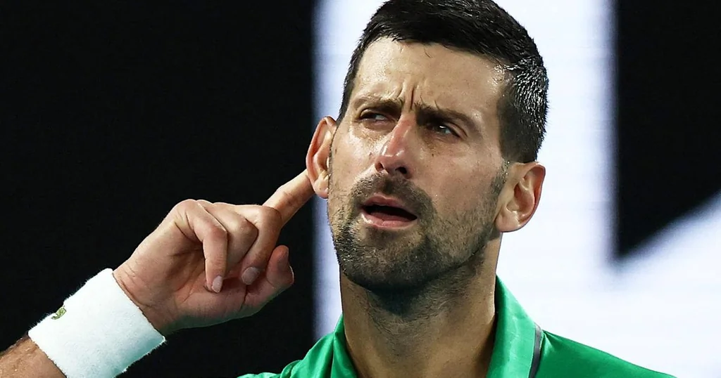 Djokovic accède aux quarts sans jouer après le forfait de Mensik
