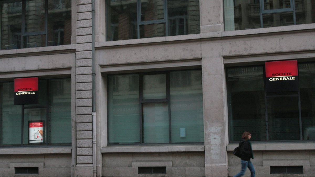 Vue d’ensemble d’une agence bancaire associée à SG