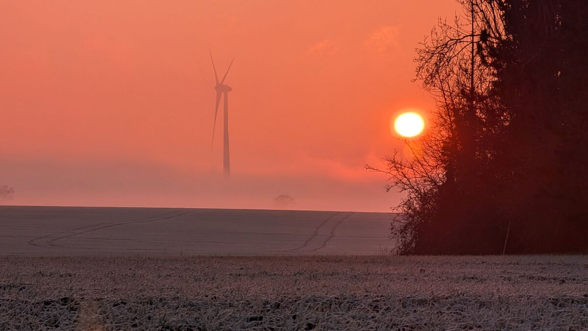 Vue générale des panneaux solaires et éoliennes en Europe