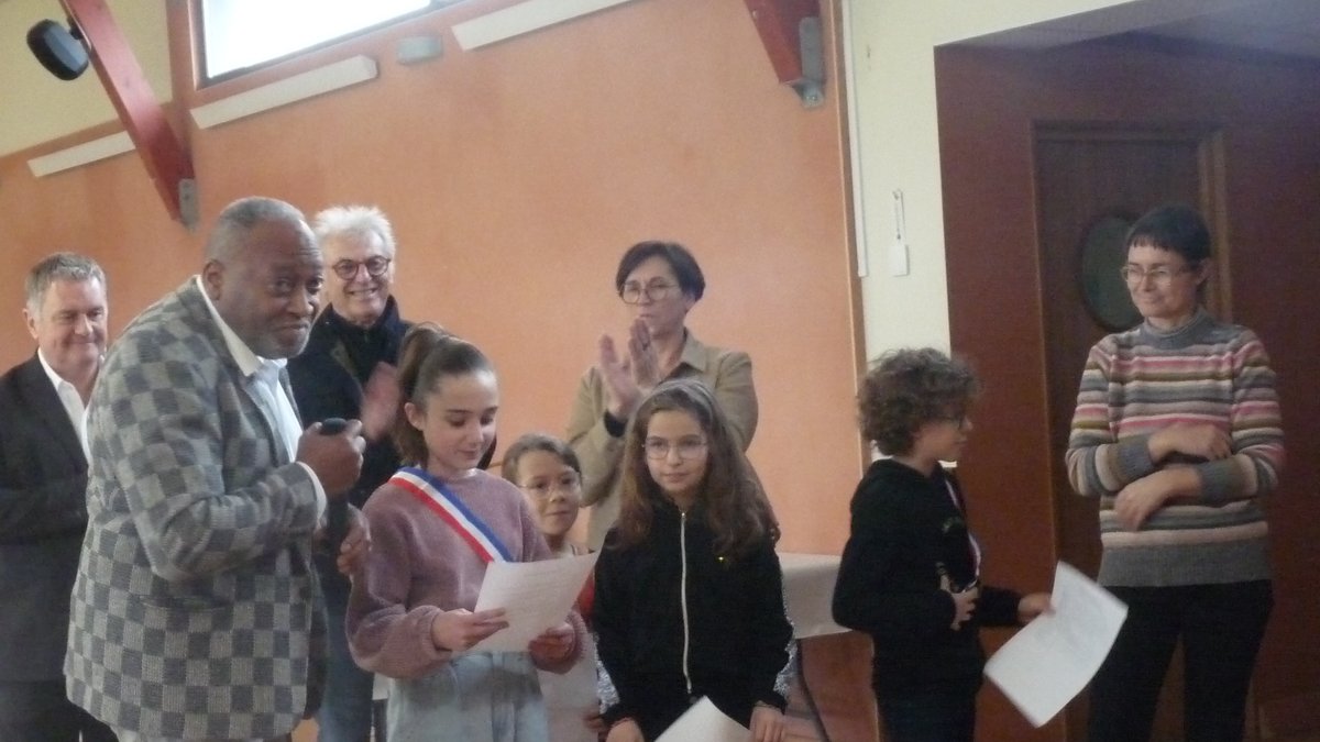 Vue générale de la salle des fêtes lors de la cérémonie des vœux à Salles-Courbatiès