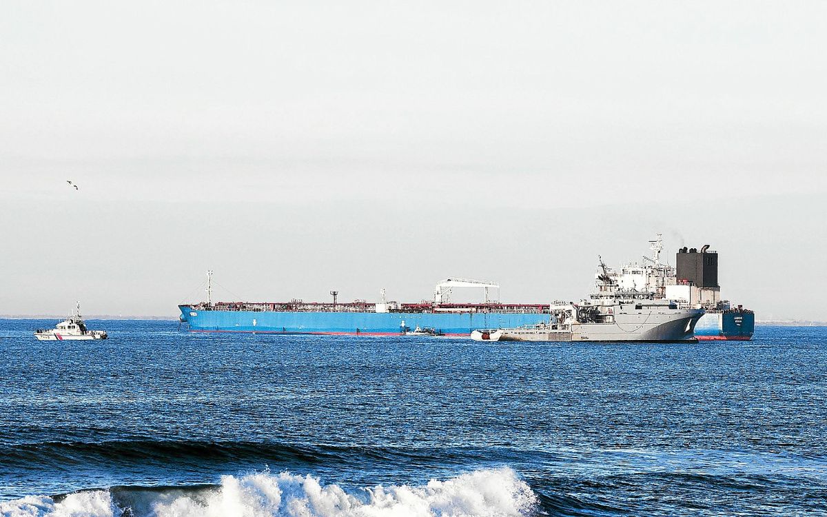 Le pétrolier Grinch au mouillage dans le golfe de Fos