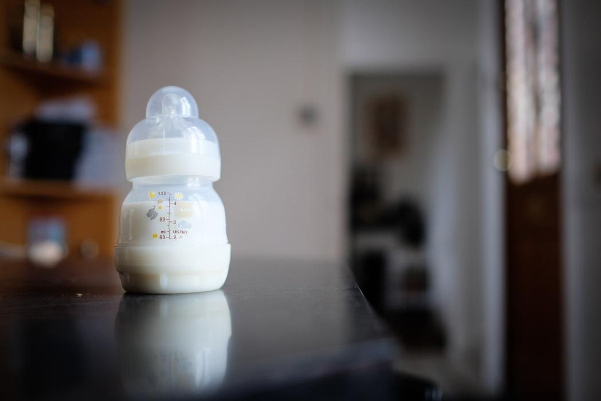 Bo 7te de lait infantile Optima sur étag0re