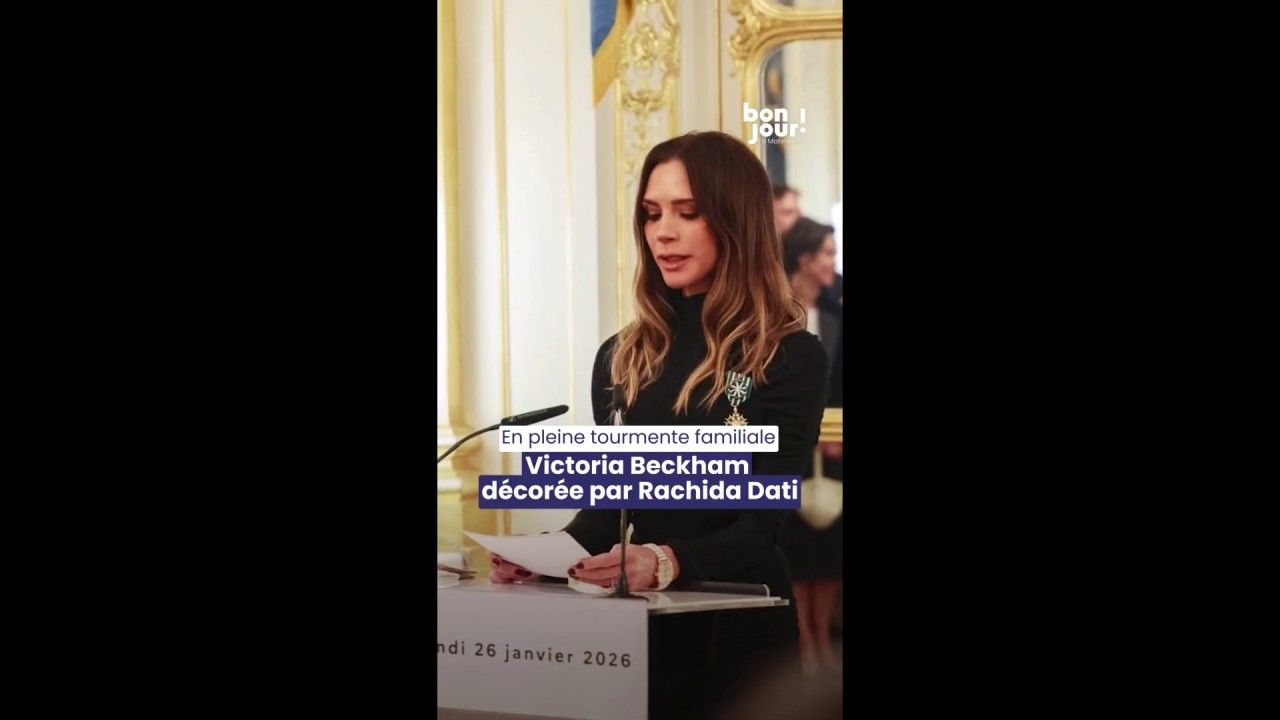 Victoria Beckham lors de la remise des insignes Officier des Arts et des Lettres