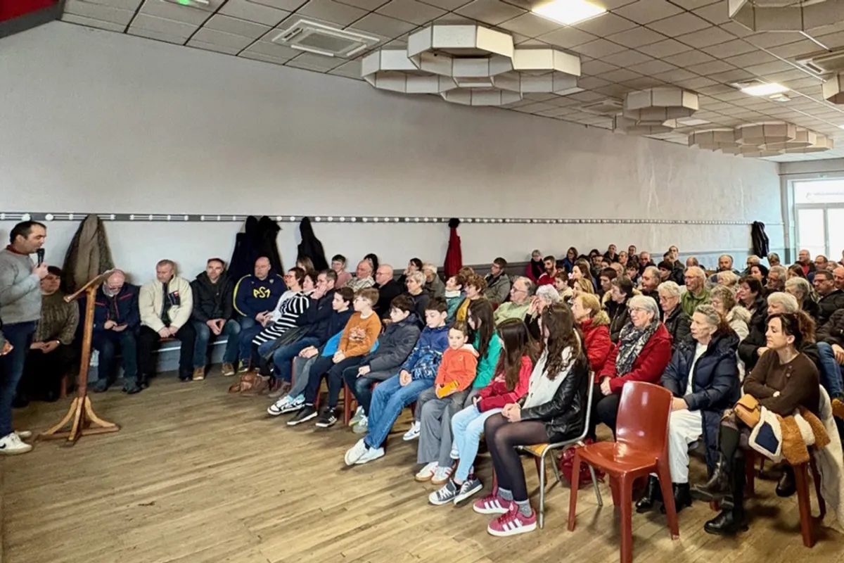 Cérémonie des vœux à Saint-Flour réunissant habitants et élus