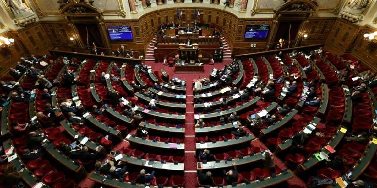 Salle du Sénat en session sur l’aide à mourir