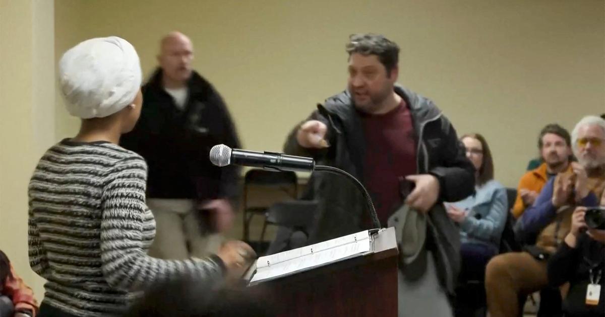 Attaque contre Ilhan Omar à Minneapolis lors d'un meeting