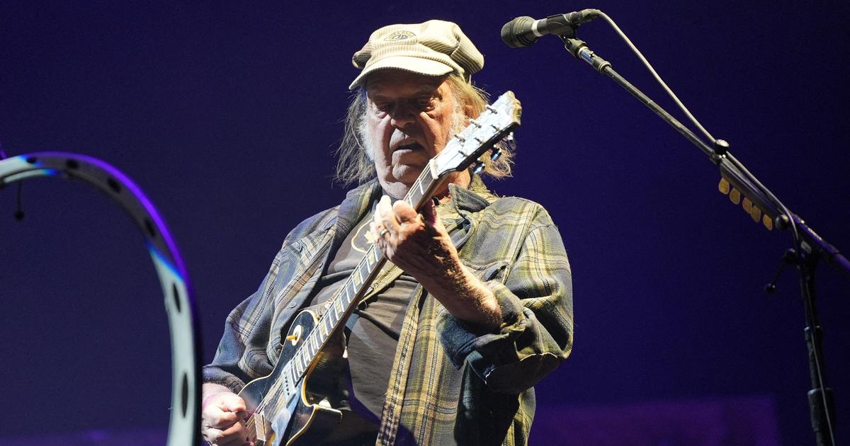 Neil Young annonce offrir son catalogue au Groenland