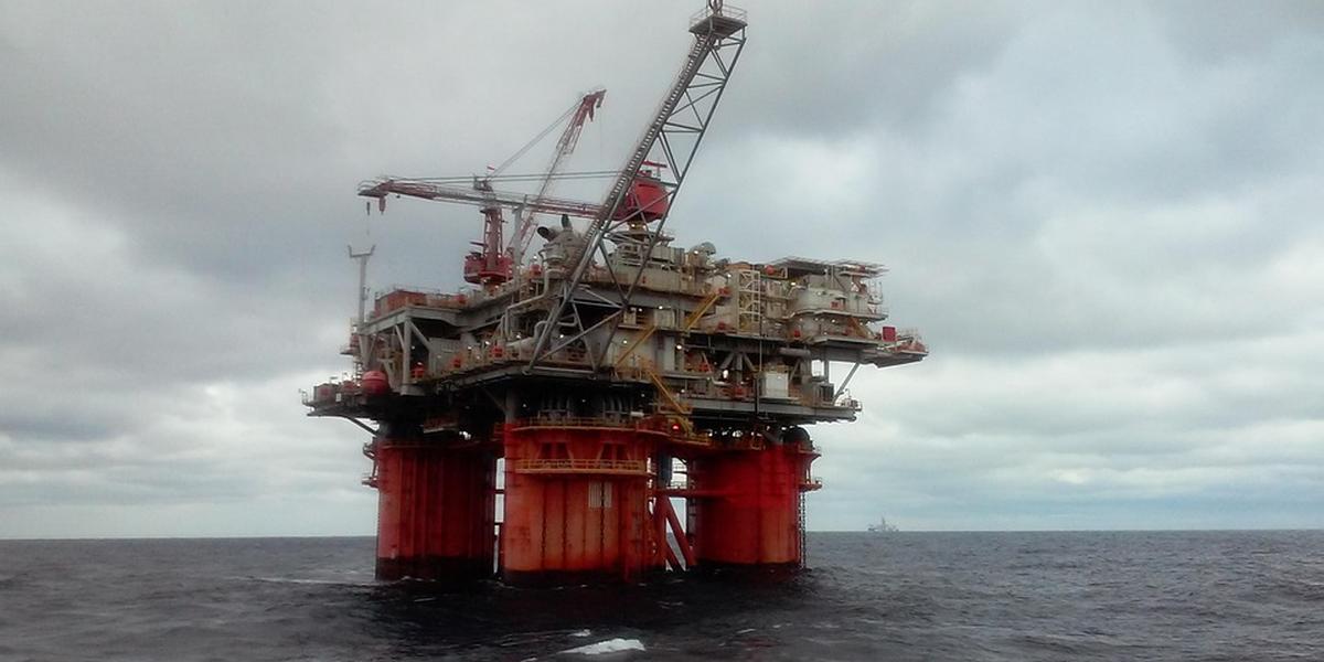 Plateforme pétrolière offshore en mer