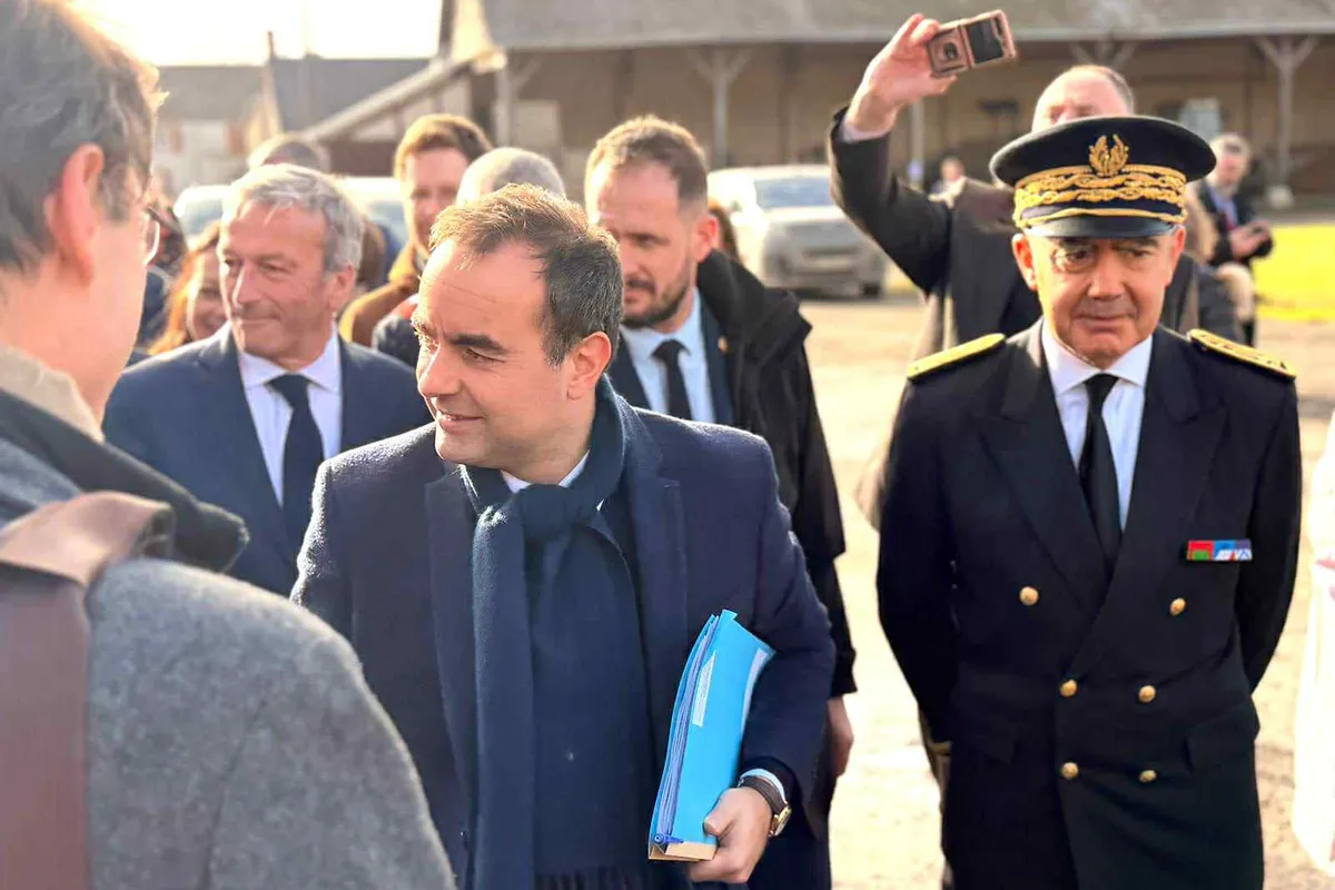 Premier ministre Lecornu lors d'une visite à Baigneaux