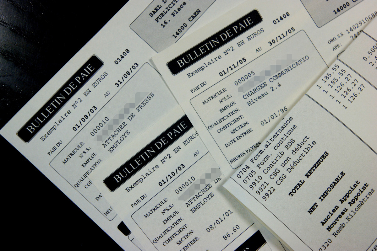 Fiche de paie illustrant le travail et les salaires