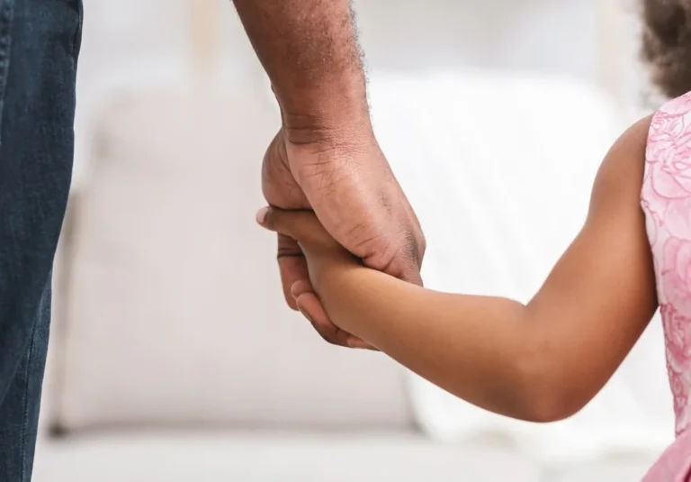 L'attestation d'honorabilité étendue pour les candidats à l'adoption