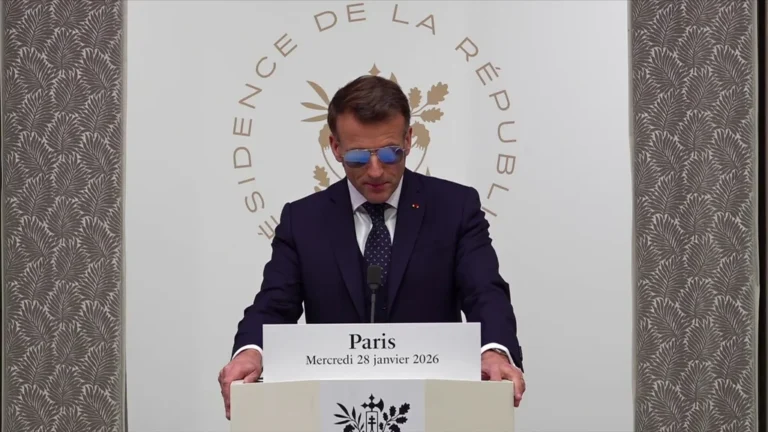 Macron appelle à renforcer la défense arctique au Groenland