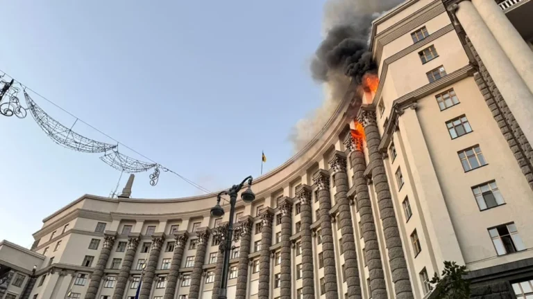 Pause des frappes sur Kiev et pourparlers à Abou Dhabi