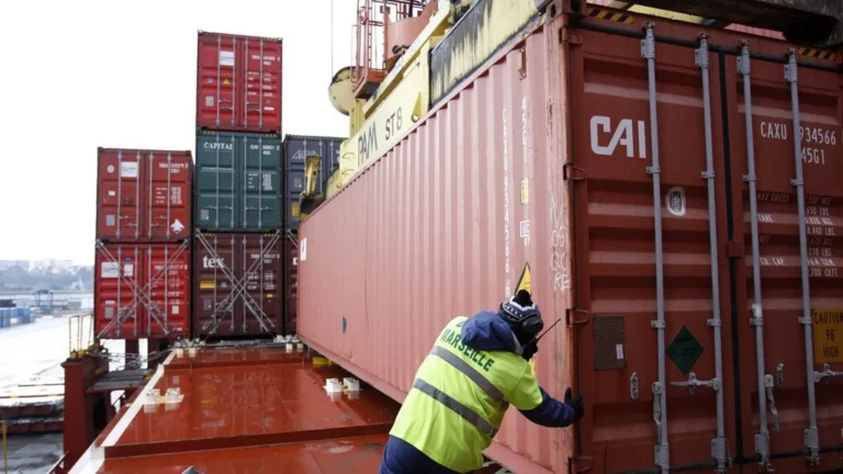 Saisie record de 16 tonnes de cigarettes de contrebande à Marseille